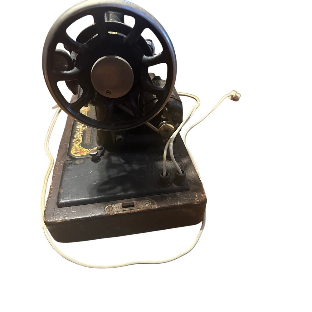 Singer - Picture 2 of 15